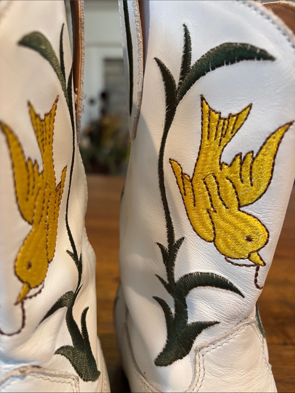 dingo White Leather Cowboy Boots with Yellow Bird Embroidery - Picture 5 of 15